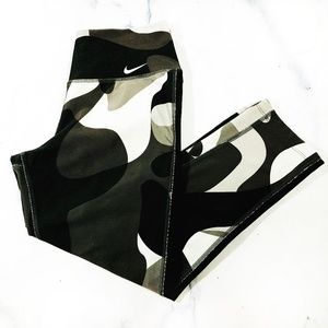 Nike Black & Grey Camo Crop Athletic Leggings
